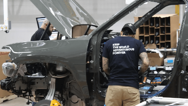 “特斯拉杀手”工厂开放日 Rivian CEO详解战略、产品与竞争